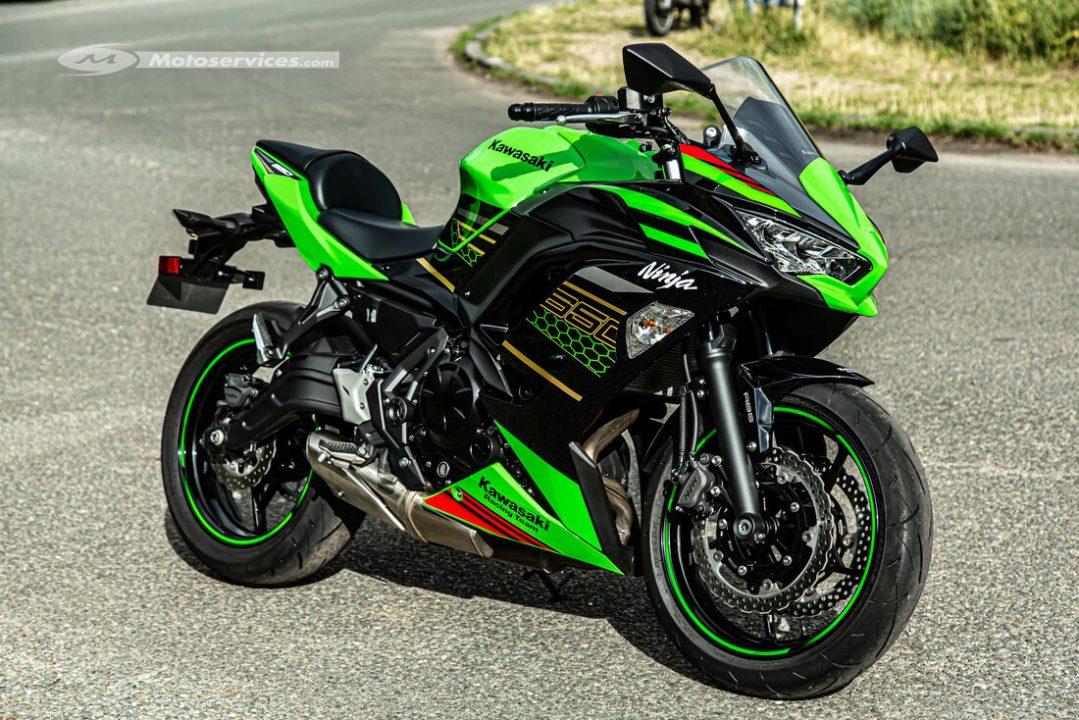 découvrez les modèles emblématiques de motos kawasaki routières et leurs caractéristiques distinctives. plongez dans l'univers des performances, du confort et de la technologie qu'offrent ces véhicules conçus pour les passionnés de la route.