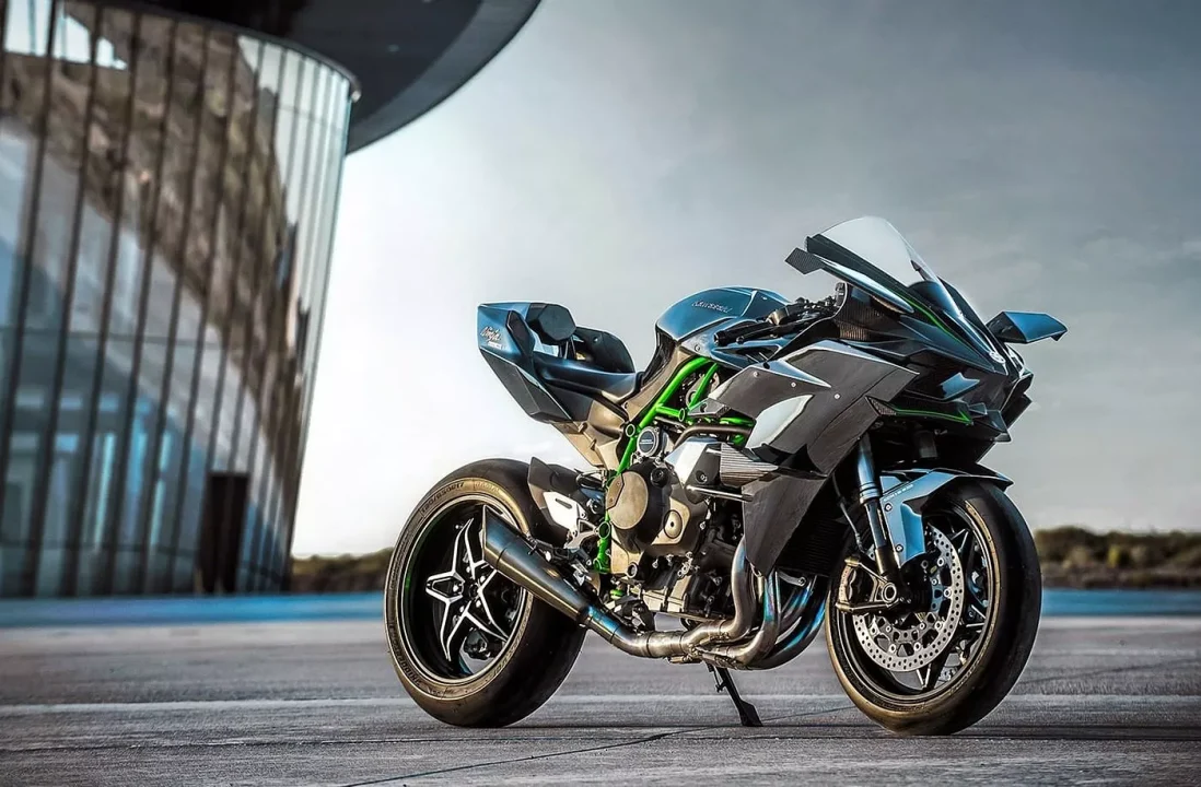 découvrez l'univers de kawasaki, où performance et innovation se rencontrent pour offrir des motos d'exception. plongez dans une expérience de conduite incomparable et explorez nos modèles alliant puissance, technologie de pointe et design moderne.