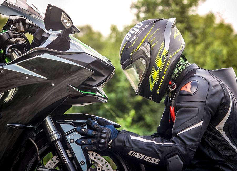 découvrez notre guide complet sur l'assurance moto en suisse. comparez les offres, comprenez les garanties et trouvez la meilleure assurance adaptée à vos besoins tout en respectant les réglementations suisses.
