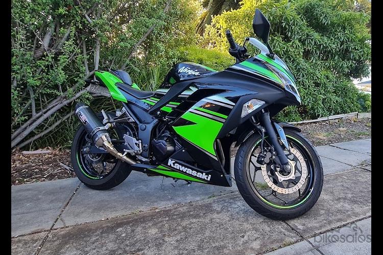 découvrez la kawasaki ninja 50cc, la sportive compacte parfaite pour les jeunes pilotes et les passionnés de sensations fortes. avec son design élégant et sa maniabilité exceptionnelle, cette moto est idéale pour l'apprentissage et les balades urbaines. explorez les performances de la ninja 50cc et faites le plein d'adrénaline sur deux roues !