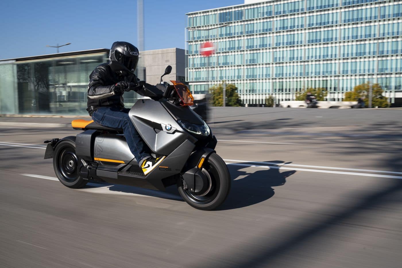 découvrez notre guide complet sur les maxi scooters de 2019 : performances, innovations et modèles populaires. trouvez le scooter idéal pour vos trajets urbains et profitez d'une conduite agréable et sécurisée.