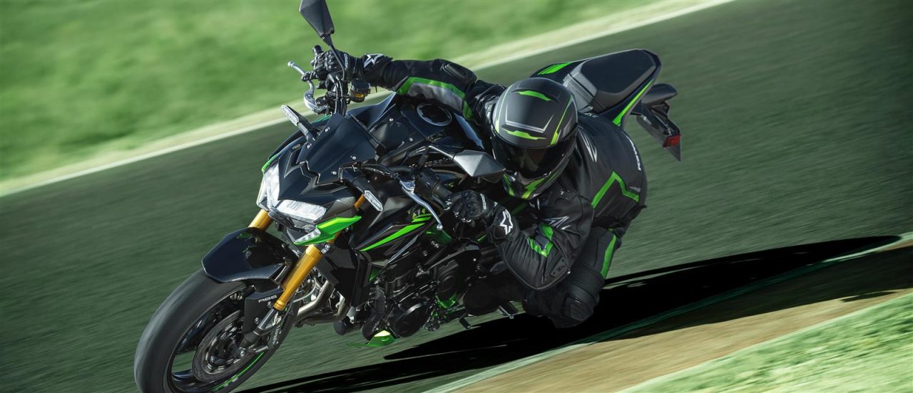 découvrez les caractéristiques de la kawasaki 900 z1 2022, une moto emblématique alliant puissance, performance et design élégant. plongez dans l'univers de cette légende moderne et explorez ses spécificités techniques, son confort optimal et son style intemporel.