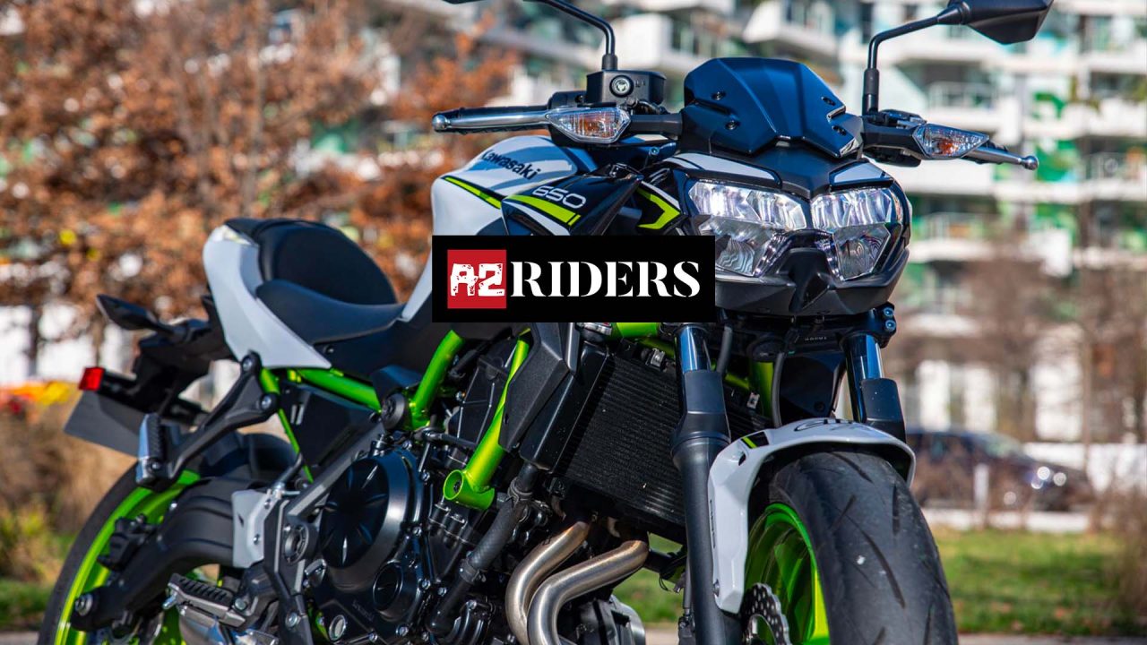 découvrez le roadster kawasaki a2, une moto sportive polyvalente alliant puissance, confort et style. parfaite pour les nouveaux conducteurs, elle offre une performance exceptionnelle tout en respectant les normes de conduite a2. explorez les caractéristiques techniques, design élégant et sensations de conduite inégalées.