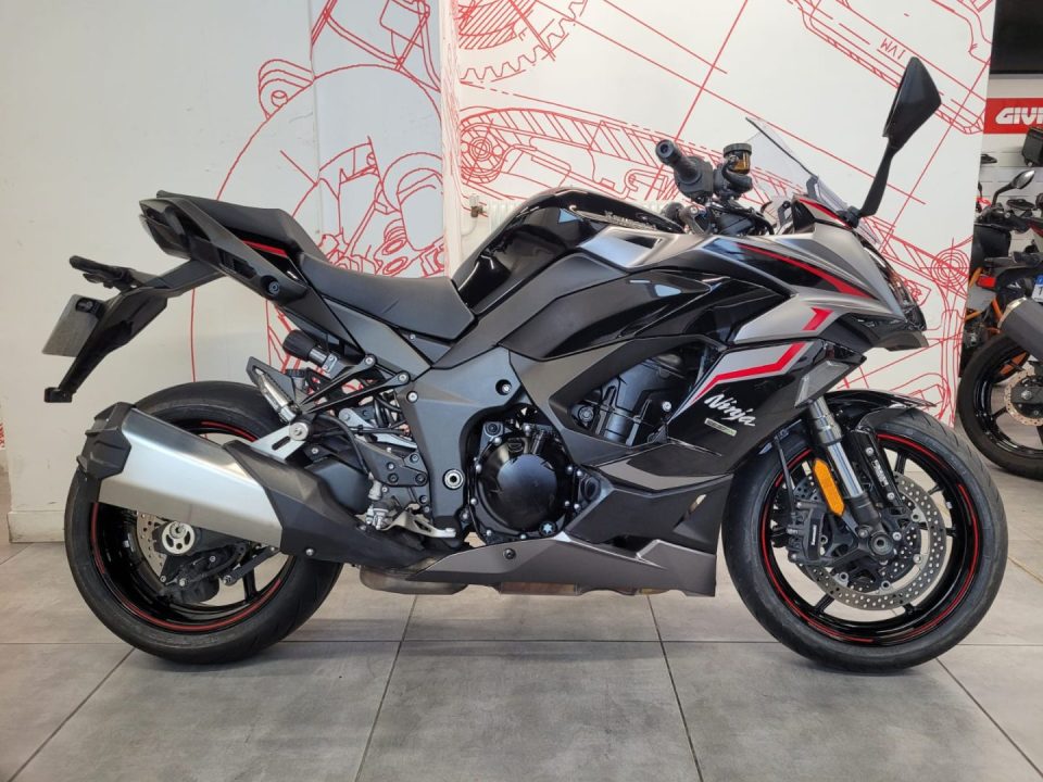 découvrez les motos routières kawasaki, alliant performance, confort et design élégant. parfaites pour de longs trajets, elles offrent une expérience de conduite inégalée, que vous soyez pilote débutant ou expérimenté.