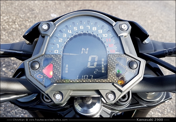 découvrez le compteur de la z900 2019, une innovation alliant précision et design contemporain. profitez d'une lecture claire et d'informations essentielles pour optimiser votre expérience de conduite.