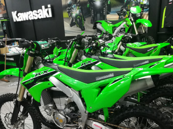 découvrez notre sélection de motos kawasaki d'occasion chez votre concessionnaire spécialisé. profitez d'offres exceptionnelles et d'un service de qualité pour trouver la machine qui vous convient parfaitement.