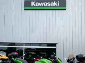 découvrez notre sélection de motos kawasaki d'occasion chez votre concessionnaire. profitez de véhicules de qualité, certifiés et à des prix imbattables. ne manquez pas l'opportunité de rouler sur une kawasaki de confiance, avec un service après-vente chaleureux et professionnel.