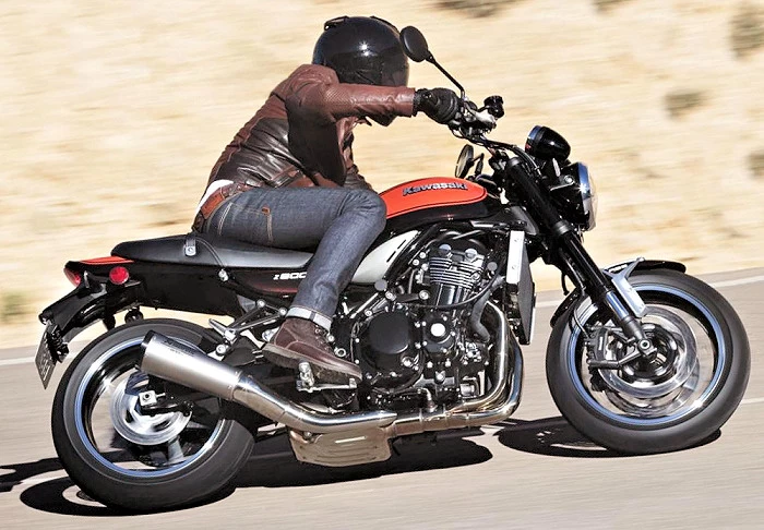 découvrez les caractéristiques et performances de la kawasaki 900 rs 2020, une moto alliant style rétro et technologie moderne. plongez dans l'univers de la puissance, du confort et du design avec ce modèle emblématique qui ravira les passionnés de deux-roues.