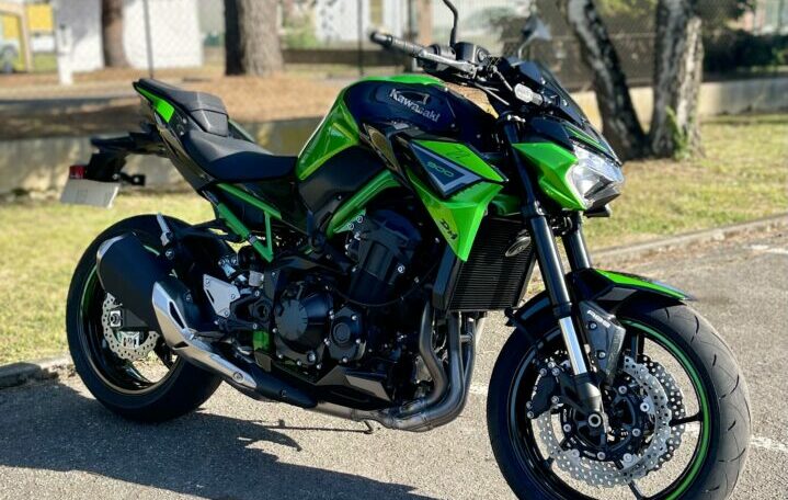 découvrez la kawasaki z 900 2020, une moto qui allie puissance, performance et design moderne. plongez dans l'univers de la conduite avec cette machine au caractère audacieux, idéale pour les passionnés de sensations fortes.