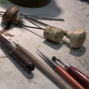 découvrez les différentes techniques de gravure, de l'halogravure à la gravure sur bois, en passant par la gravure numérique. apprenez comment ces méthodes artistiques et industrielles peuvent ajouter de la valeur et de l'esthétique à vos projets créatifs.
