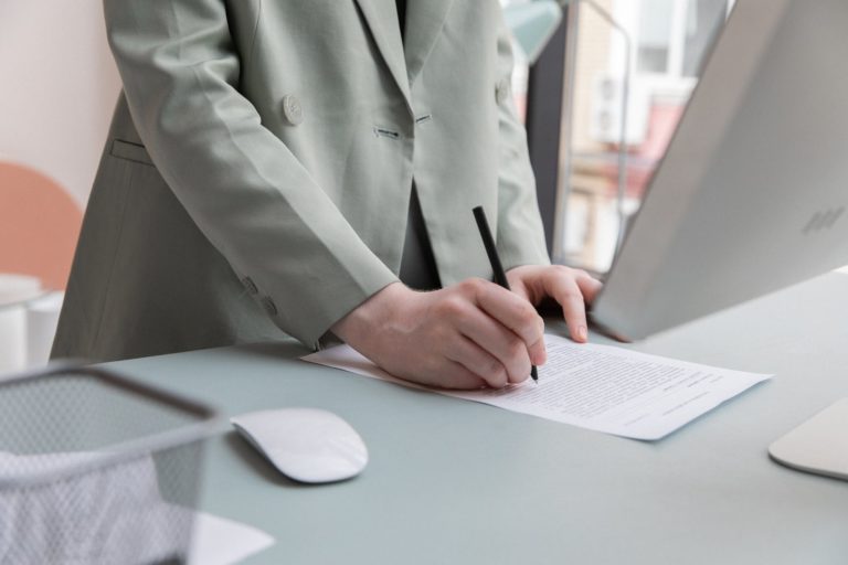 découvrez le service client d'amv bordeaux, votre allié pour toutes vos questions et préoccupations. notre équipe est à votre écoute pour vous offrir une assistance rapide et efficace, garantissant votre satisfaction. contactez-nous dès aujourd'hui !
