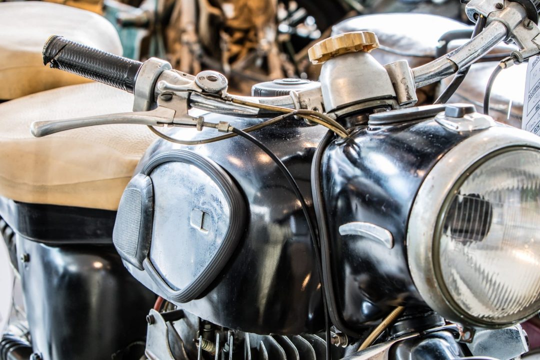 découvrez notre assurance moto collection, spécialement conçue pour protéger vos motos de collection. profitez d'une couverture adaptée à la valeur de votre véhicule, ainsi que d'une expertise assurantielle dédiée aux passionnés de motos anciennes. roulez en toute sérénité avec une assurance sur mesure!