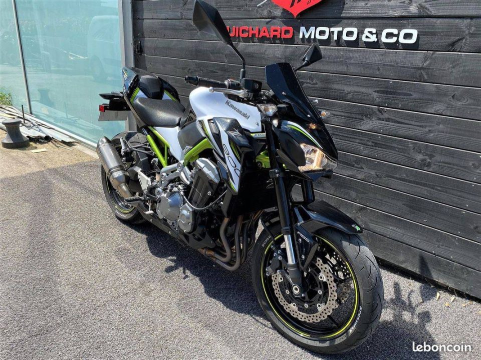 découvrez la puissance et l'agilité de la z900, une moto sportives conçue pour les passionnés de sensations fortes. performance exceptionnelle, maniabilité irréprochable et design audacieux font de la z900 un choix incontournable pour les amateurs de conduite.