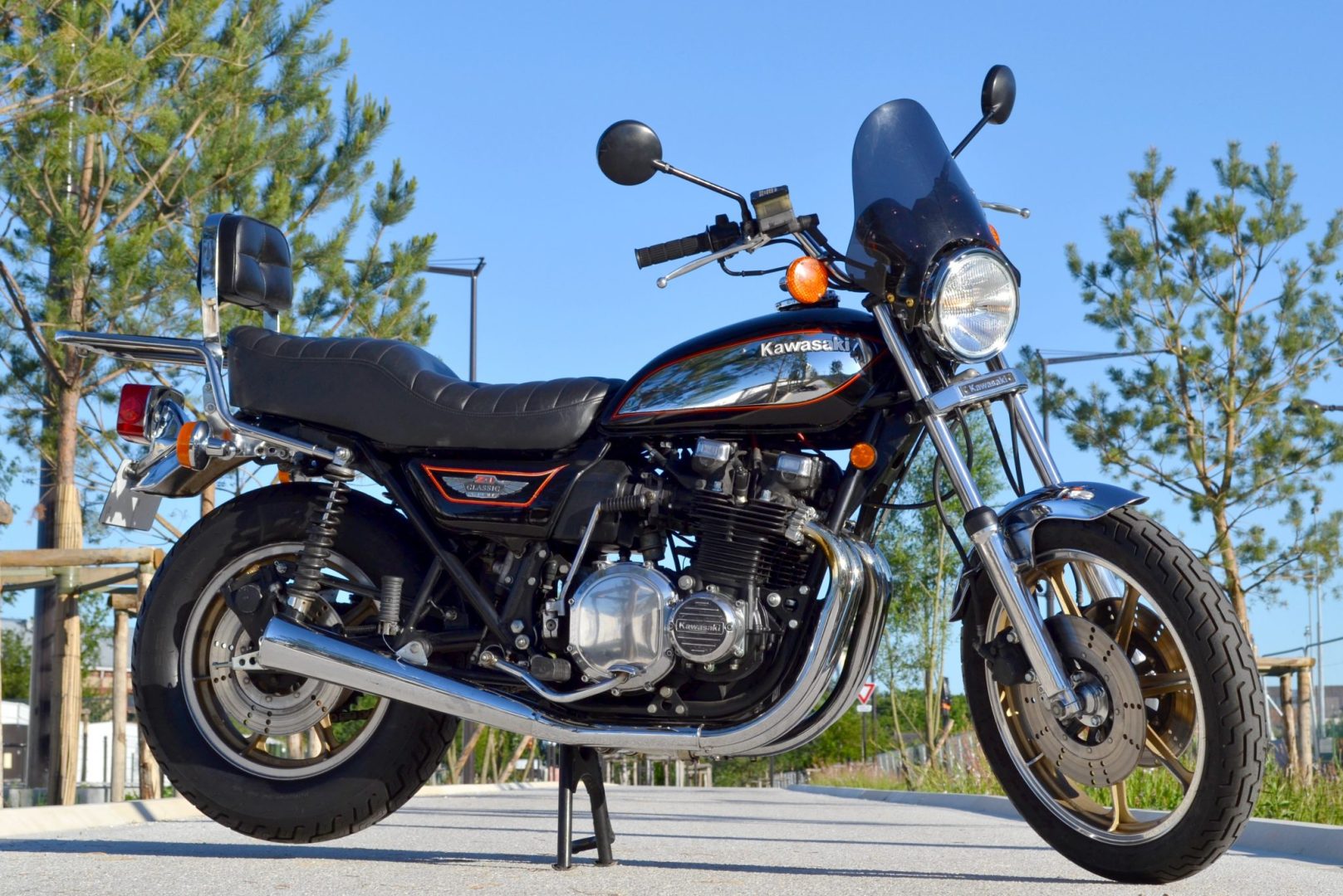 découvrez la gamme kawasaki : une sélection de motos puissantes et innovantes, alliant performance, design moderne et technologie de pointe. explorez des modèles adaptés à tous les passionnés de sensations fortes, que vous soyez novice ou expert.