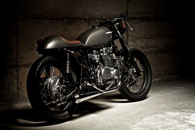 découvrez la kawasaki z350, une moto dynamique et élégante alliant performance et confort. idéale pour les passionnés de deux-roues, la z350 offre une excellente maniabilité et un design attrayant qui séduira tous les motards. explorez les caractéristiques techniques et laissez-vous séduire par cette machine exceptionnelle.