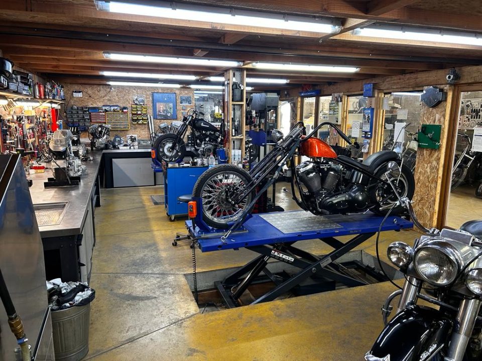 découvrez nos services de dépannage harley-davidson, offrant une assistance rapide et fiable pour remettre votre moto sur les routes. que ce soit pour une panne mécanique ou un besoin urgent, notre équipe d'experts est à votre écoute pour vous garantir un service de qualité.