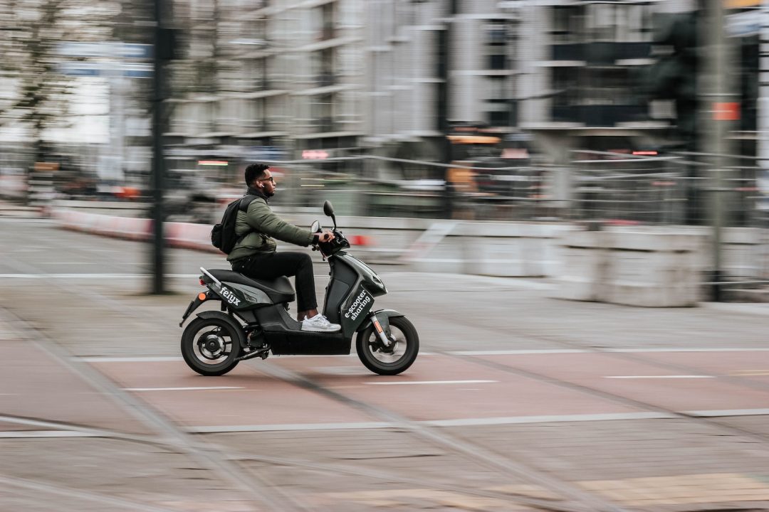 découvrez nos offres d'assurance 2 roues adaptées à tous les motards. protégez votre véhicule et voyagez en toute sérénité grâce à des garanties complètes et des tarifs compétitifs. comparez nos solutions et faites le choix qui vous convient le mieux.
