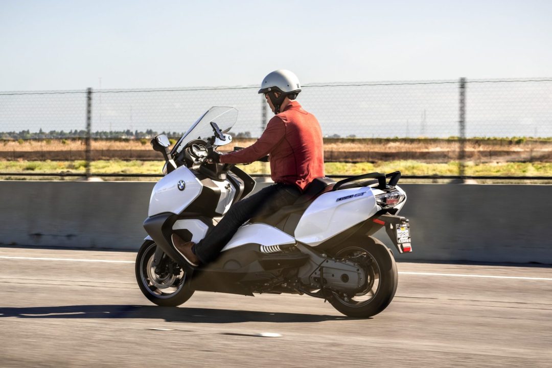 découvrez notre sélection des meilleures assurances pour scooter 125, adaptées à vos besoins et à votre budget. comparez les offres, bénéficiez de conseils d'experts et assurez votre scooter en toute sérénité.