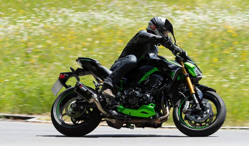 découvrez notre essai complet de la kawasaki z900 se, la moto qui allie puissance, contrôle et style. plongez dans nos analyses approfondies des performances, de la maniabilité et des caractéristiques de cette machine innovante pour des sensations de conduite inégalées.