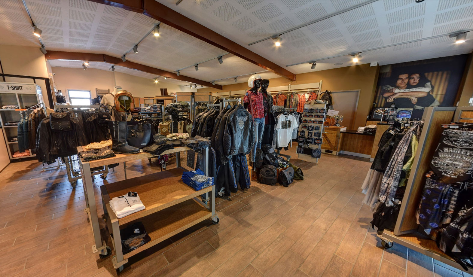 découvrez la boutique harley-davidson, votre destination ultime pour des motos emblématiques, des vêtements de marque et des accessoires audacieux. plongez dans l'univers de la liberté sur deux roues et trouvez tout ce qu'il vous faut pour révéler votre esprit aventurier.