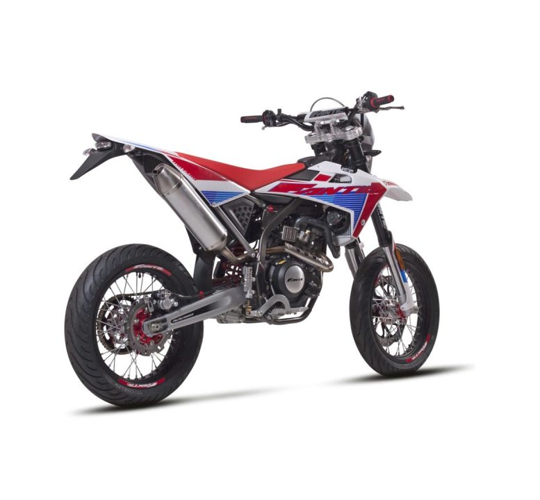 découvrez notre assurance supermotard, conçue spécialement pour les passionnés de moto et de vitesse. protégez votre machine avec une couverture adaptée à vos besoins, incluant des garanties sur mesure et une assistance 24/7. ne laissez rien au hasard, optez pour la sécurité sur la route !