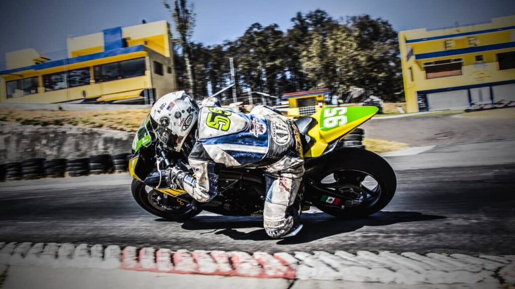 découvrez la kawasaki 50cc, la moto idéale pour les débutants. léger et facile à manœuvrer, ce modèle offre une conduite agréable tout en alliant performance et sécurité. parfait pour apprendre à rouler en toute confiance!
