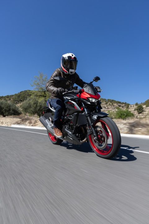 découvrez la kawasaki z 500, une moto alliant puissance et performances exceptionnelles. avec son design élégant et ses caractéristiques techniques avancées, la z 500 offre une expérience de conduite inégalée, idéale pour les passionnés de sensations fortes. explorez ses atouts et préparez-vous à vivre des moments inoubliables sur deux roues.