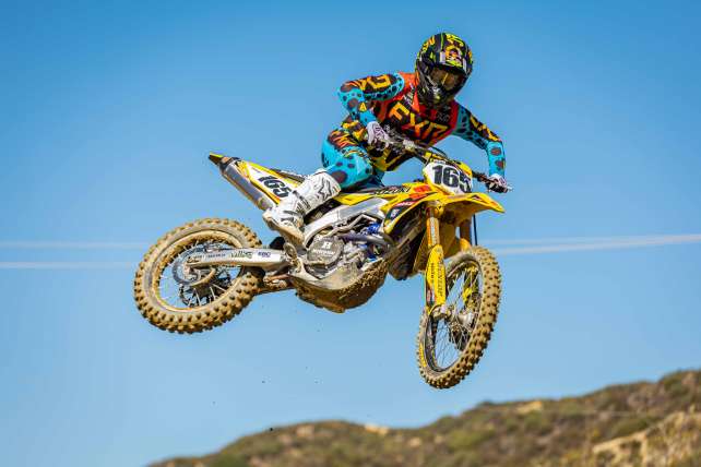 découvrez notre guide complet sur le motocross kawasaki : conseils d'entretien, techniques de conduite, choix des modèles et astuces pour optimiser votre expérience sur la piste. que vous soyez débutant ou pilote expérimenté, trouvez toutes les informations nécessaires pour maîtriser votre passion.