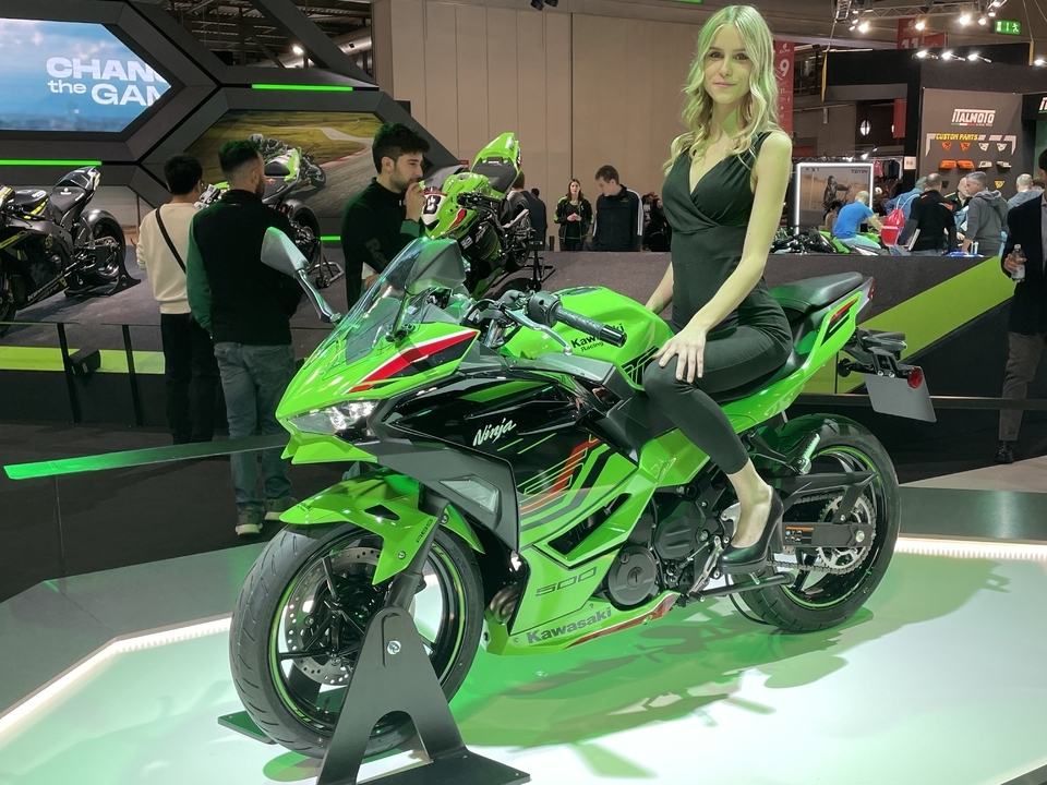 découvrez la kawasaki z500, une moto alliant performance et design. explorez nos offres d'achat pour acquérir ce modèle incontournable. profitez de caractéristiques modernes et d'une expérience de conduite exceptionnelle!