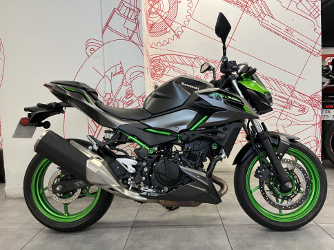 découvrez les caractéristiques de la kawasaki z500 a2, une moto prisée pour sa performance et son design élégant. explorez ses spécifications techniques, son confort de conduite et son efficacité sur route, tout en apprenant ce qui la distingue dans le monde des motos. idéale pour les passionnés et les novices, la z500 a2 offre une expérience de conduite inégalée.