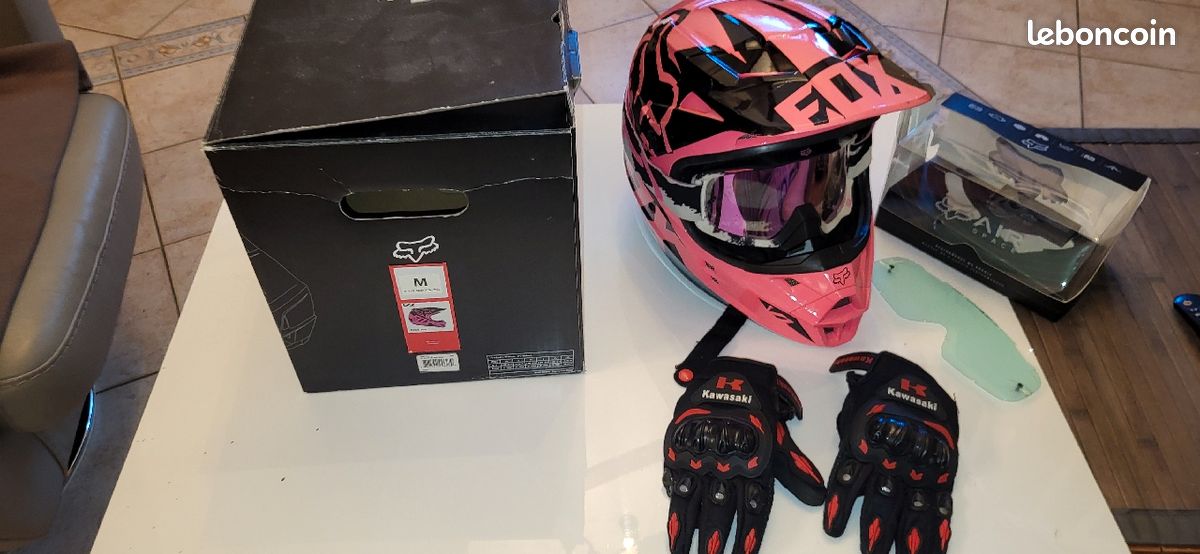 découvrez le casque moto kawasaki, alliant sécurité et style. conçu pour les passionnés de moto, ce casque offre un confort optimal et une protection maximale pour chaque trajet. explorez notre gamme et trouvez le modèle qui vous accompagne sur toutes vos aventures.