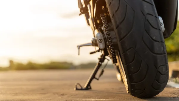 découvrez notre guide complet sur l'assurance moto : conseils pratiques, comparatifs de prix, et astuces pour choisir la meilleure couverture adaptée à vos besoins. protégez votre deux-roues et roulez en toute sérénité !