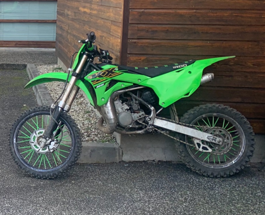 découvrez kawasaki clermont-ferrand, votre concessionnaire incontournable pour des motos puissantes, des services de qualité et un large choix d'accessoires. rejoignez notre communauté de passionnés et trouvez votre prochaine monture au cœur de l'auvergne.