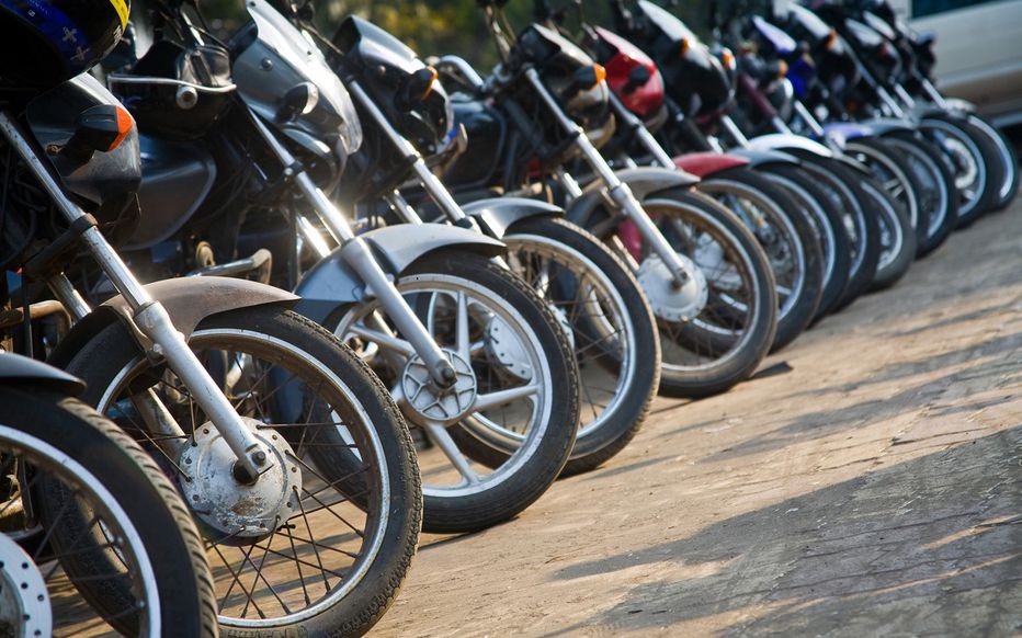 découvrez notre guide complet sur l'assurance moto pour les titulaires du permis a2. obtenez des conseils pratiques, comparez les meilleures offres et assurez votre sécurité sur la route avec des options adaptées à vos besoins.