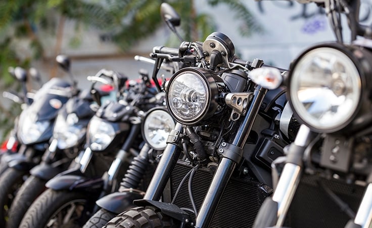 découvrez les différences essentielles entre les types de motos : sportives, cruiser, touring et tout-terrain. apprenez à choisir le modèle qui correspond à votre style de conduite et à vos besoins.