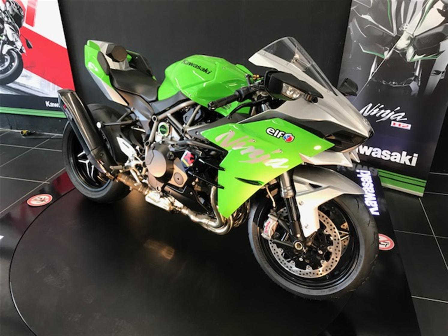 découvrez le garage kawasaki à annemasse, votre destination privilégiée pour l'achat, l'entretien et la réparation de motos kawasaki. bénéficiez d'un service de qualité et de conseils personnalisés pour vivre votre passion de la moto pleinement.