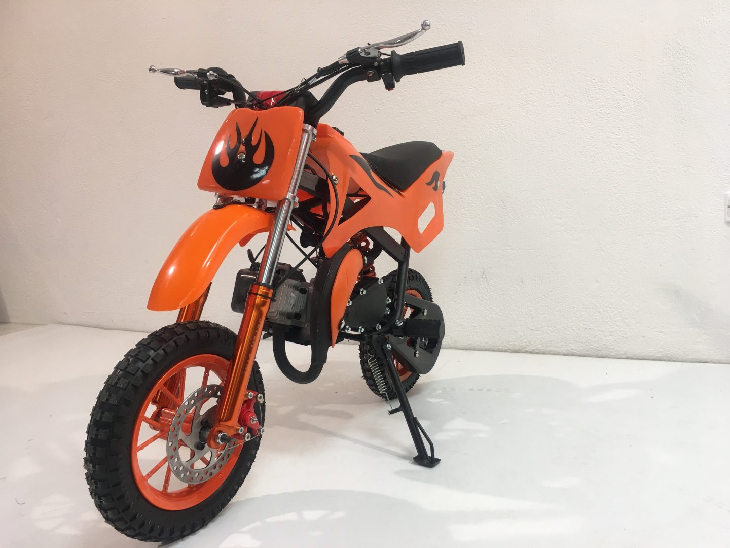 découvrez notre guide complet sur la moto cross 50cc : conseils pour bien choisir votre moto, techniques de pilotage, sécurité, et astuces pour les débutants. préparez-vous à dévaler les pistes avec confiance et style !