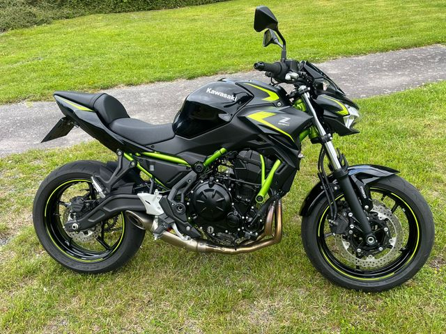 découvrez les nouveautés 2021 de kawasaki : motos innovantes, technologies avancées et un design audacieux qui redéfinissent la performance. ne manquez pas les derniers modèles qui allient puissance et élégance.