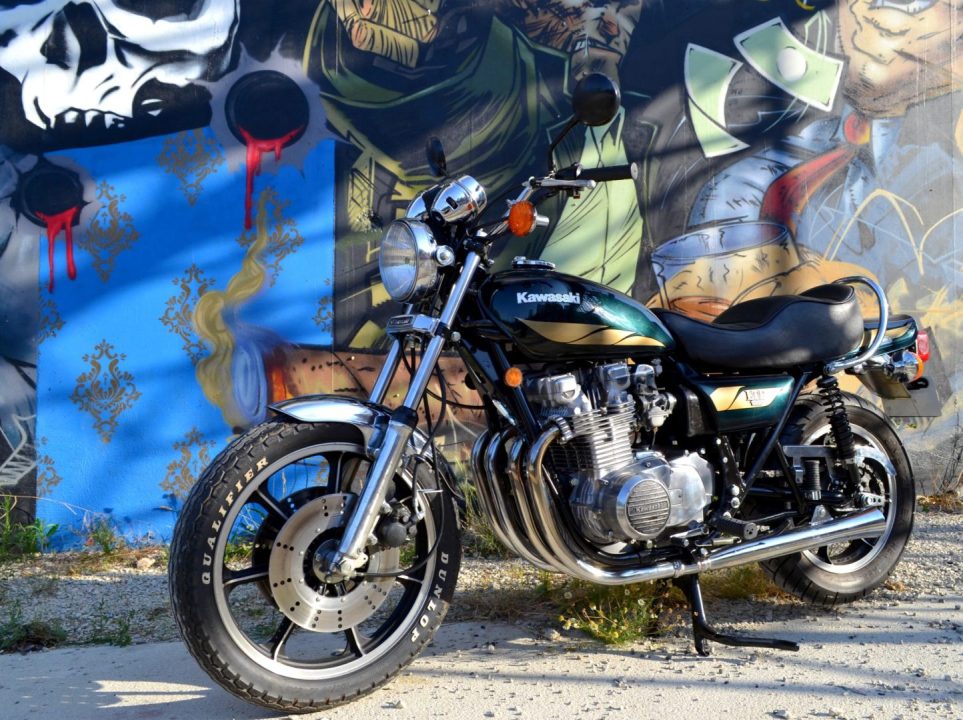 découvrez l'histoire fascinante de la kawasaki kz1000, une moto emblématique qui a marqué son époque. explorez ses caractéristiques techniques, son design distinctif et son impact dans le monde des deux-roues. plongez dans l'univers de la kz1000 et revivez les moments clés qui ont façonné cette légende.