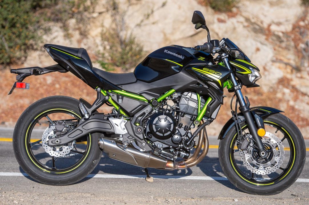 découvrez la kawasaki roadster 50, une moto agile et dynamique parfaite pour les jeunes pilotes et les passionnés de sensations fortes. avec son design élégant et ses performances fiables, elle est idéale pour les trajets urbains et les aventures sur route. embarquez pour des moments inoubliables avec la kawasaki roadster 50.