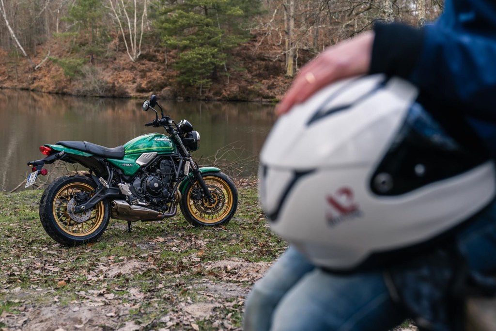 découvrez les caractéristiques de la kawasaki z650, une moto qui allie puissance, agilité et design moderne. explorez ses performances, son confort de conduite et ses technologies innovantes pour une expérience de pilotage inégalée.