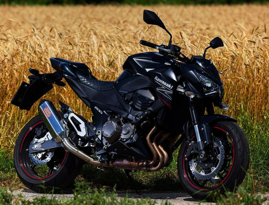 découvrez la kawasaki z800, une moto à la fois robuste et élégante, offrant des performances exceptionnelles sur route. avec son design agressif et son moteur puissant, elle est idéale pour les passionnés de sensations fortes. plongez dans l'univers de la conduite avec cette machine qui allie confort et agilité.