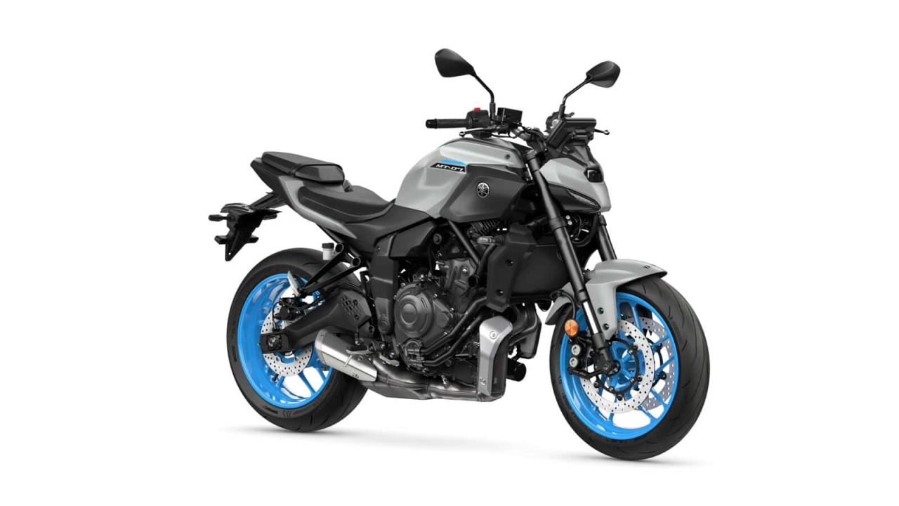 découvrez la fiche technique détaillée de la yamaha mt-09 2021. plongez dans ses caractéristiques, performances et innovations pour un pilotage optimal. idéale pour les passionnés de moto en quête de sensations fortes.