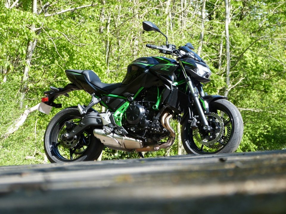 découvrez le poids de la kawasaki z650, une moto parfaite pour les passionnés de sensations fortes. apprenez tout sur son design léger et maniable, idéal pour la ville et les escapades sur route.
