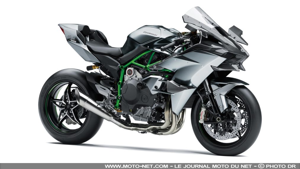 découvrez les caractéristiques impressionnantes de la kawasaki ninja 750, une moto alliant performance, design sportif et technologie avancée. plongez dans son moteur puissant, ses innovations de pointe et son confort de conduite inégalé pour les passionnés de vitesse et de sensations fortes.