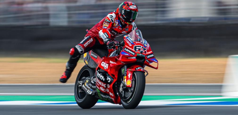 regardez en direct la moto gp à la télévision et ne manquez aucune des courses palpitantes de la saison. suivez vos pilotes et équipes préférés avec des commentaires en temps réel, des analyses approfondies et des moments forts de chaque épreuve.