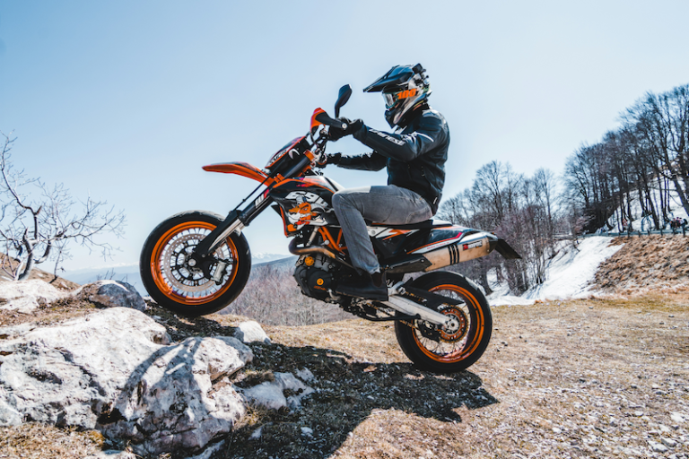 découvrez notre guide complet sur le supermotard 450, une référence pour les passionnés de moto. apprenez tout sur ses caractéristiques, ses performances, et les meilleures pratiques pour optimiser votre expérience de conduite. que vous soyez débutant ou expert, ce guide vous fournira toutes les informations essentielles pour maîtriser votre supermotard 450.